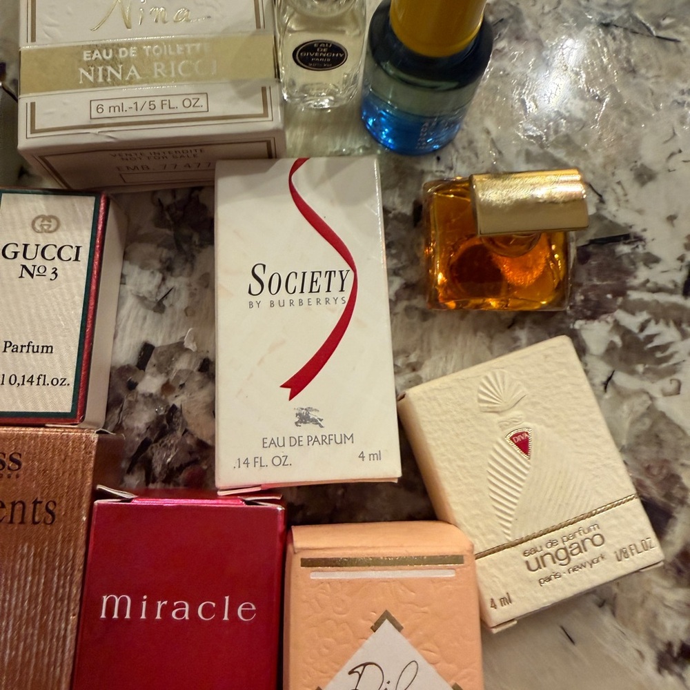 Vintage collection of Assorted Perfume Miniatures Collection samples - Picture 3 of 9
